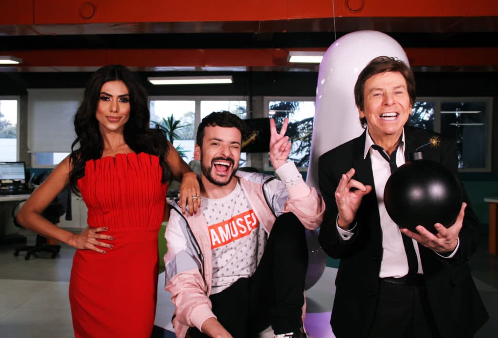 Fefito, Flavia Noronha e Nelson Rubens apresentam o novo TV Fama, mais interativo e repleto de novidades