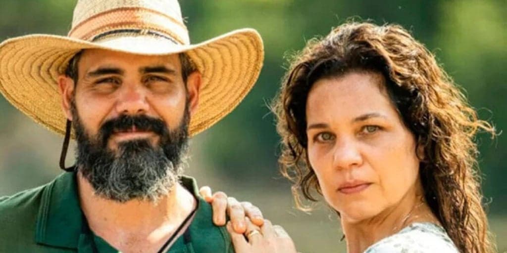 Pantanal: Ousada, Maria Bruaca pula a cerca com Alcides na cama de Tenório: "Ocê quem manda"