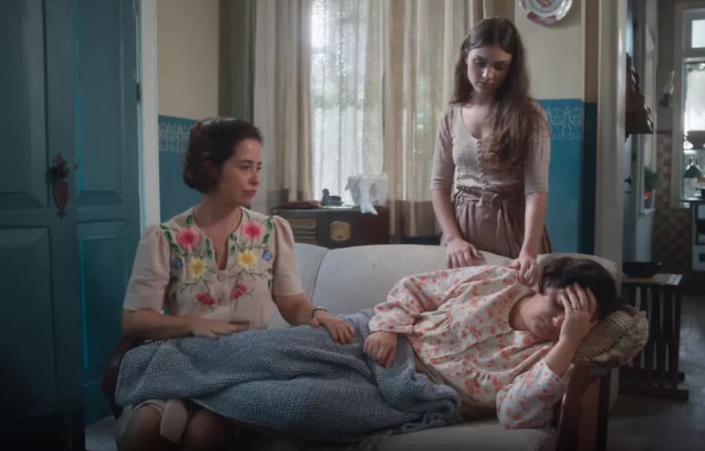 Além da Ilusão: Sem saber que sua mãe está mais perto do que imagina, Olívia exige verdade de Fátima: "Adotada"