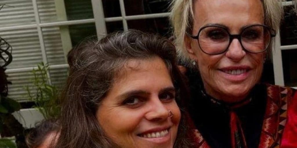 Escondida no meio do mato, aparência chocante e filho enrolado em pano: herdeira de Ana Maria rejeita fortuna da mãe