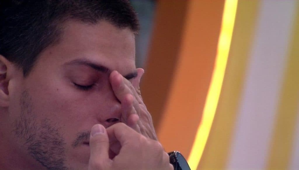 Arthur Aguiar tem turnê arruinada após cirurgia e show é cancelado às pressas: "Eu já sabia"