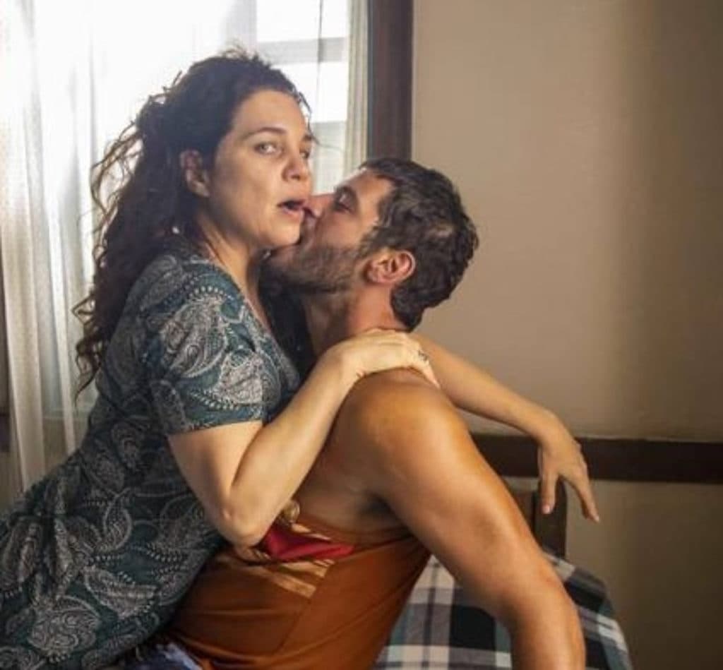 Pantanal: Maria Bruaca não resiste e faz sexo ardente com Levi; saiba quando