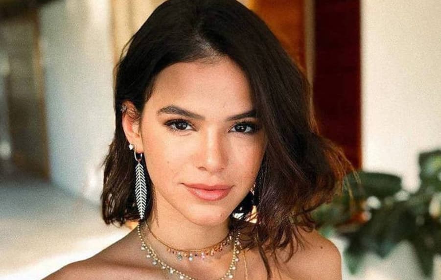 Bruna Marquezine fala sobre sua paixão pela moda