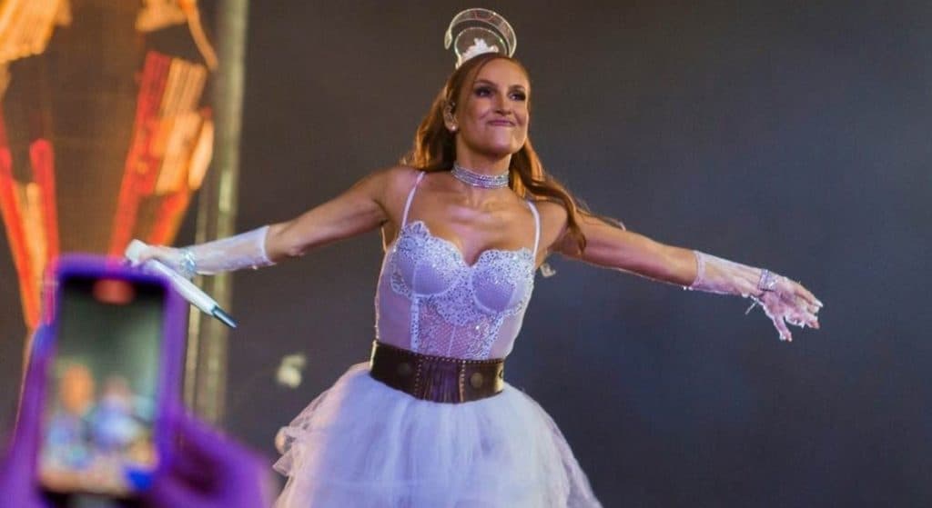 Claudia Leitte se pronuncia após ter show interrompido