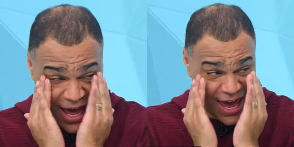 Denílson cai no choro no Jogo Aberto ao ver pai mensagem do pai