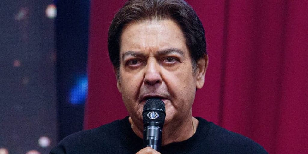 Brasileiros detonam clube de futebol após excluírem Faustão de foto: "Mais respeito"