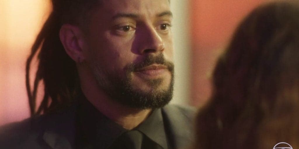Cara e Coragem - Ítalo, chocado, se nega acreditar em romance às escondidas de Samuel e Clarice: "NÃO"