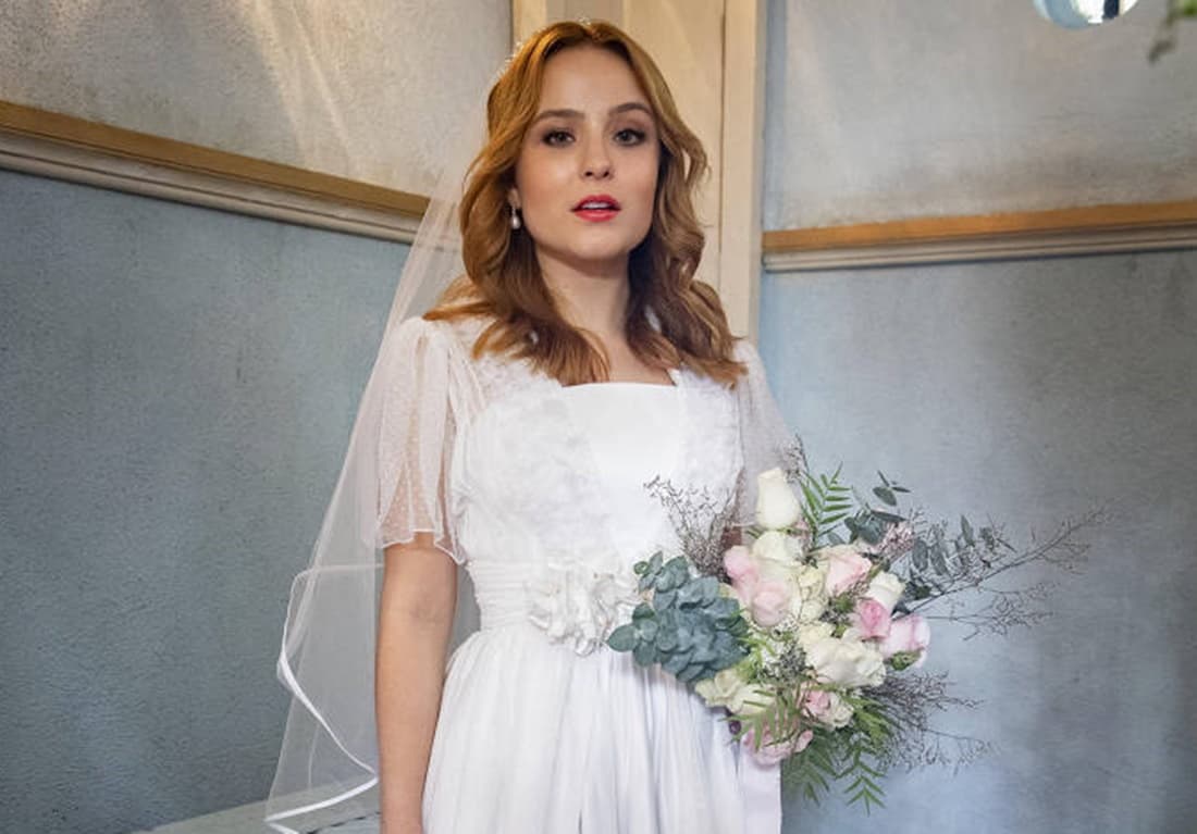 Larissa Manoela dá entender que voltou com ex-namorado e João Guilherme é citado em vídeo Larissa Manoela dá entender que voltou com ex-namorado e João Guilherme é citado em vídeo
