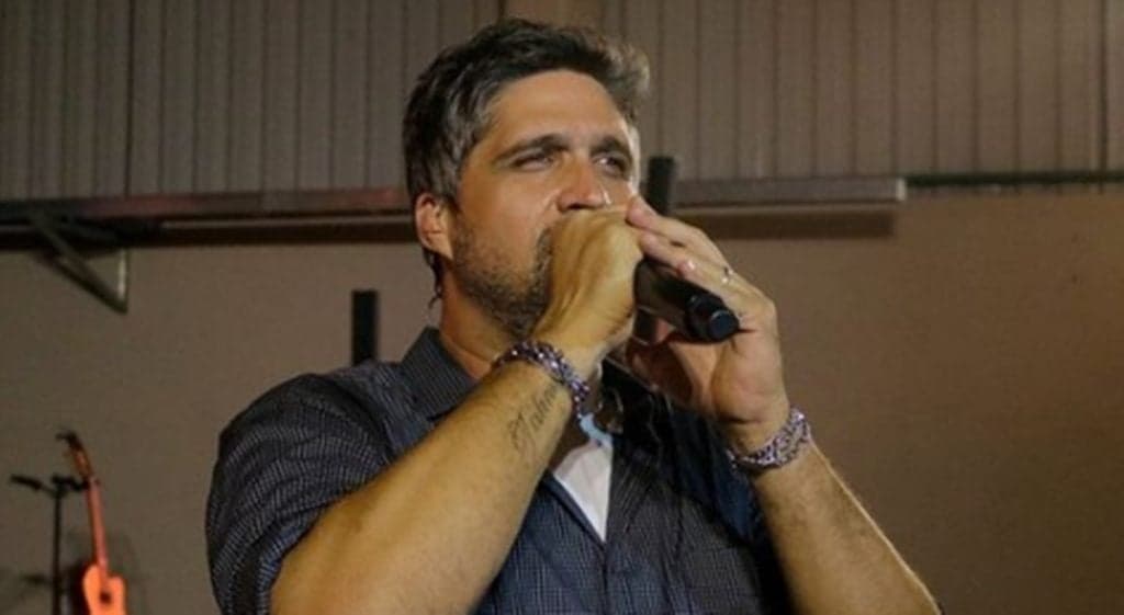 Leo Chaves assume que é 'roqueiro'