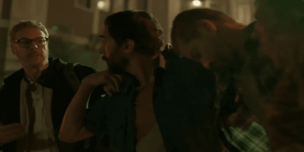 "Cara e Coragem": Moa é dopado por Jonathan e Pat o encontra desacordado em set