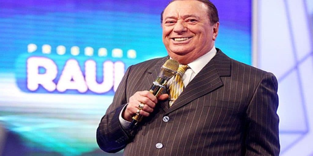 Raul Gil diz o que pensa sobre religiosos e rasga o verbo no SBT: "Pastores têm que se vestir bem"