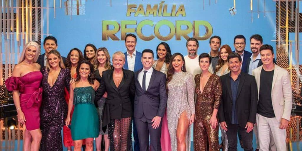 Mulher do famoso da Record foi vista pedindo orações no Templo de Salomão