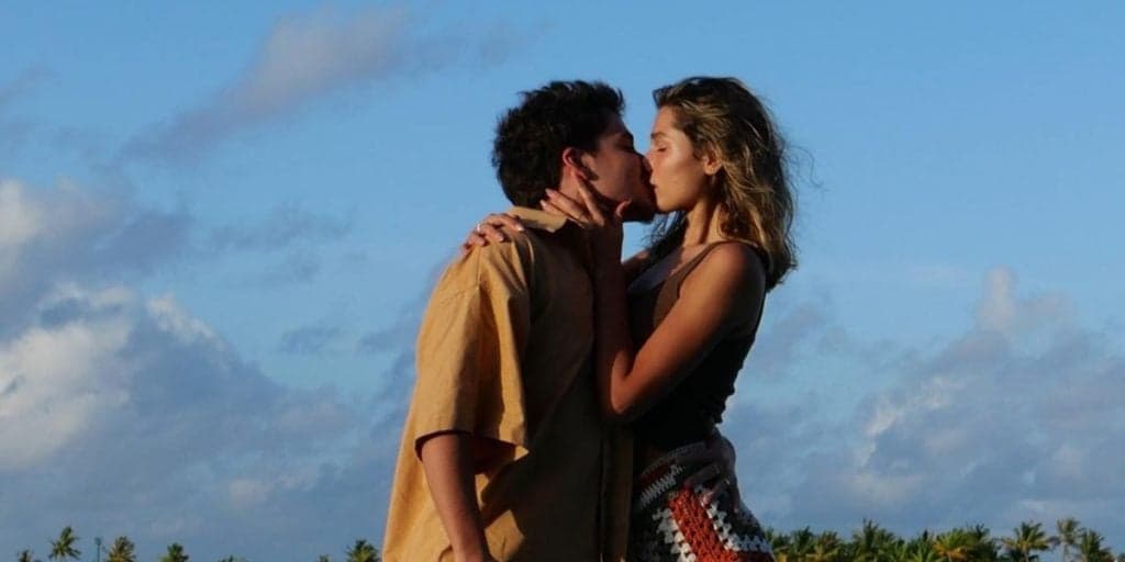 Sasha exibe barriga trincada e surpreendeu os internautas