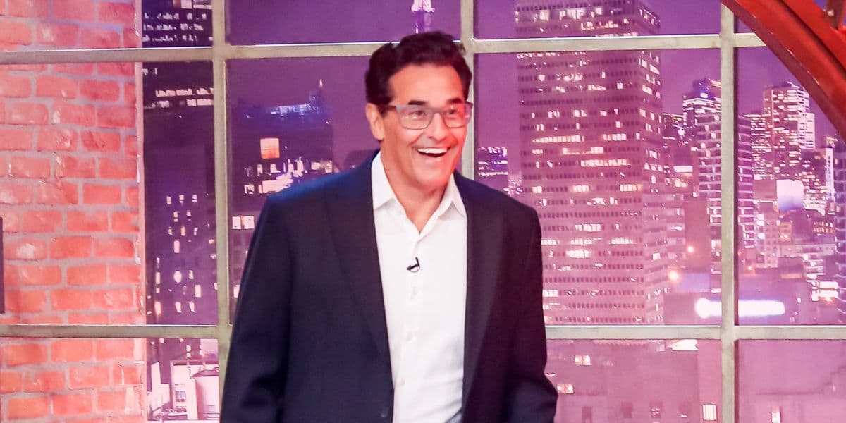 Luciano Szafir sofre incêndio em casa, queima parte do corpo e é levado por ambulância: "Não conseguia" Luciano Szafir sofre incêndio em casa, queima parte do corpo e é levado por ambulância: "Não conseguia"