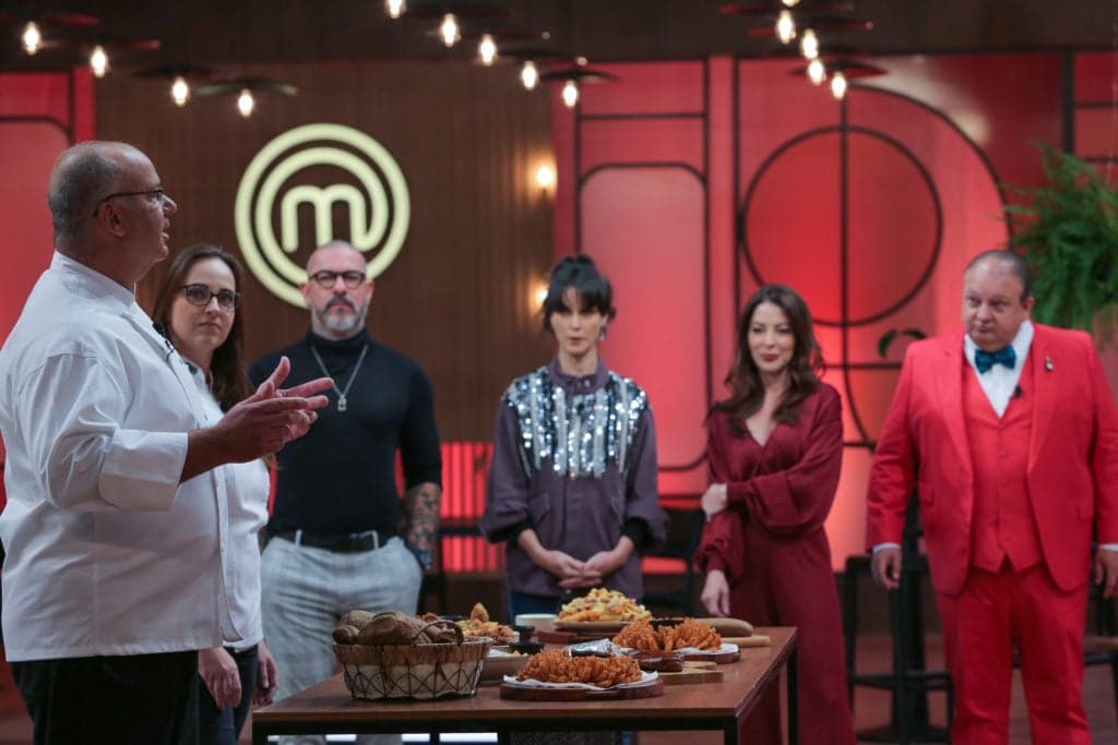 Cozinheiros encaram prova em dupla inspirada em pratos de restaurante famoso no próximo “MasterChef”