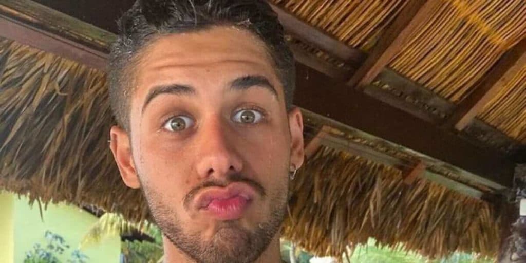 Zé Felipe, filho de Leonardo é agredido em cima de palco e sumiço é noticiado: "Machucou muito"