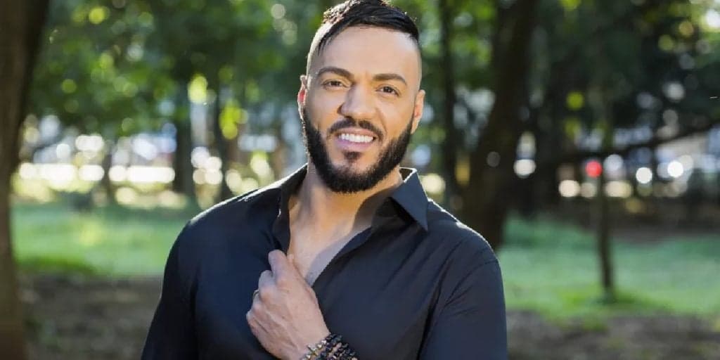 Belo manda recado público para jogador Fred do Fluminense