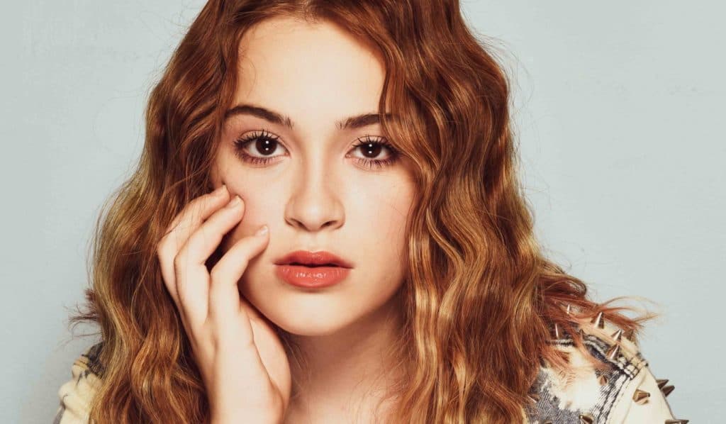 Atriz e cantora Ágatha relata ter sido zoada na escola por conta da profissão: “Isso me afetou bastante”