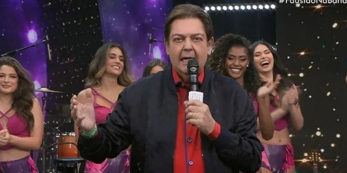 Apresentador recria Dança dos Famosos na Band e sofre com orçamento baixo - Reprodução/Band Apresentador recria Dança dos Famosos na Band e sofre com orçamento baixo - Reprodução/Band