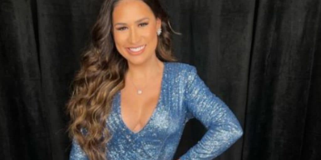 Após perder 25kg, cantora Simone, dupla com Simaria, surge com decote ousado a mostra: "Autoestima"
