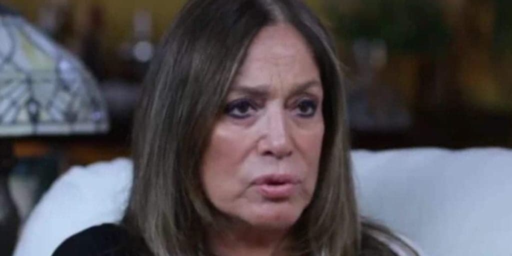 Atriz Susana Vieira é flagrada fazendo compras em shopping