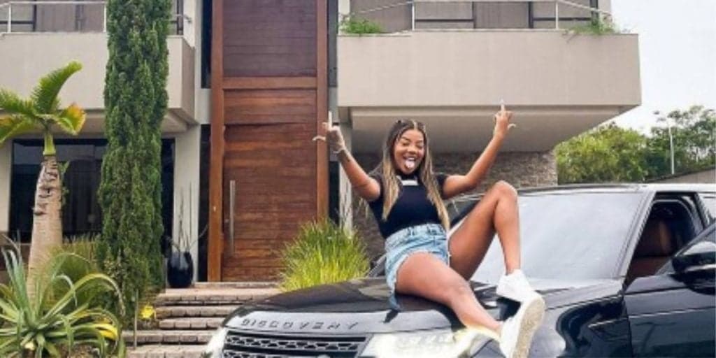 Ludmilla constrói mansão com boate subterrânea e isolamento acústico ao lado da casa que mora de aluguel