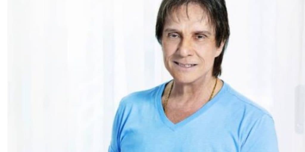 Roberto Carlos nega apoio a Bolsonaro e veta fotos com receio de manifestações políticas