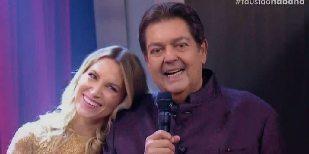 Faustão debocha de Anne Lottermann durante programa na Band