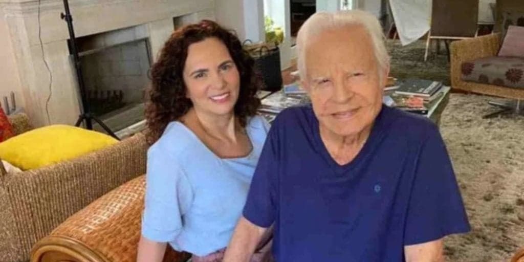 Filho de Cid Moreira vaza áudio dele pedindo beijo à outra, enquanto era casado