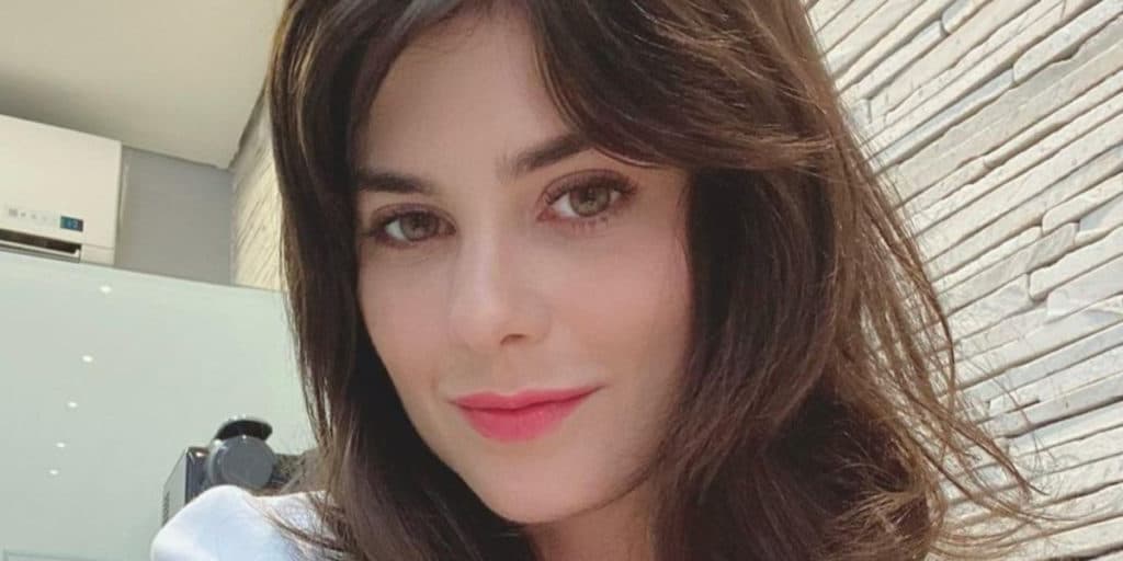 Julianne Trevisol, atriz de Gênesis, lamenta morte do pai