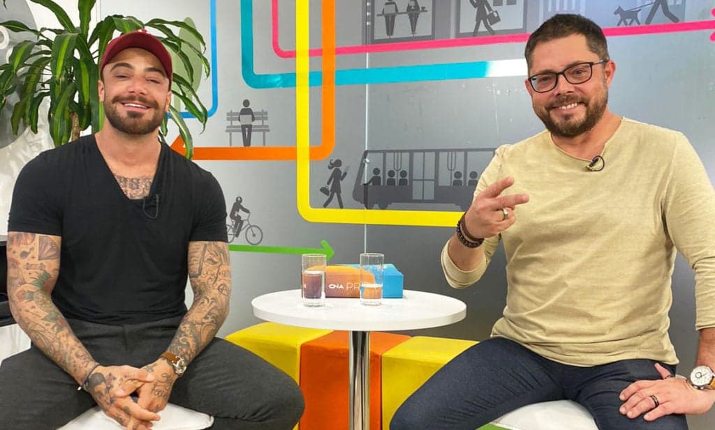 Felipe Titto entrevista Décio Pecin no último episódio da sexta temporada de 'Shark Tank Brasil’