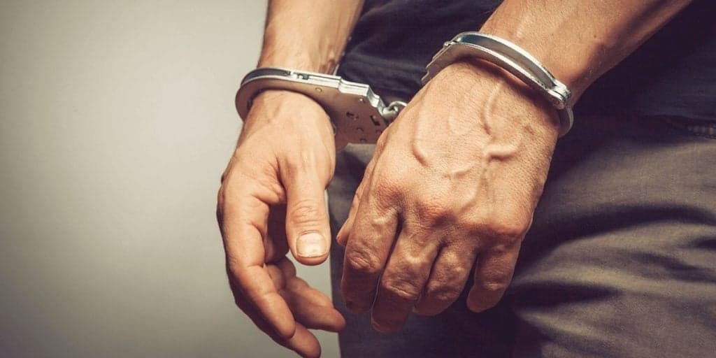 Sertanejo Rodolfo é preso por estuprar menina de 4 anos e denúncia condena famoso a 28 anos de cadeia