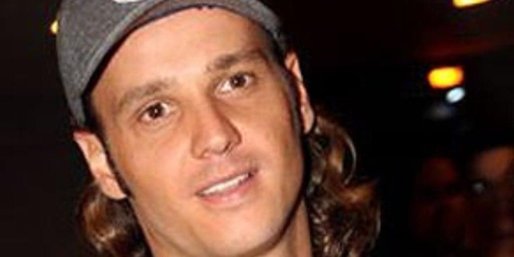Lembra do Tato do Falamansa? Ele está irreconhecível e jeito que ele vive hoje vai deixar você chocado