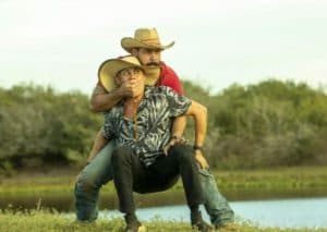 Zaquieu (Silvero Pereira) vai se apaixonar por Alcides (Juliano Cazarré) em Pantanal (Foto: Reprodução / Globo) Zaquieu (Silvero Pereira) vai se apaixonar por Alcides (Juliano Cazarré) em Pantanal (Foto: Reprodução / Globo)