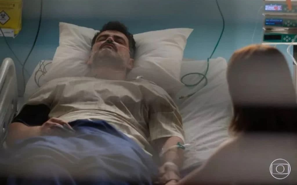 No leito de morte, Alfredo faz confissão a Pat em Cara e Coragem; saiba qual
