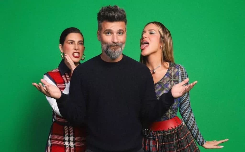 O casal ao lado da ex-atriz da Globo, Fernanda Paes Leme (Foto: Reprodução)