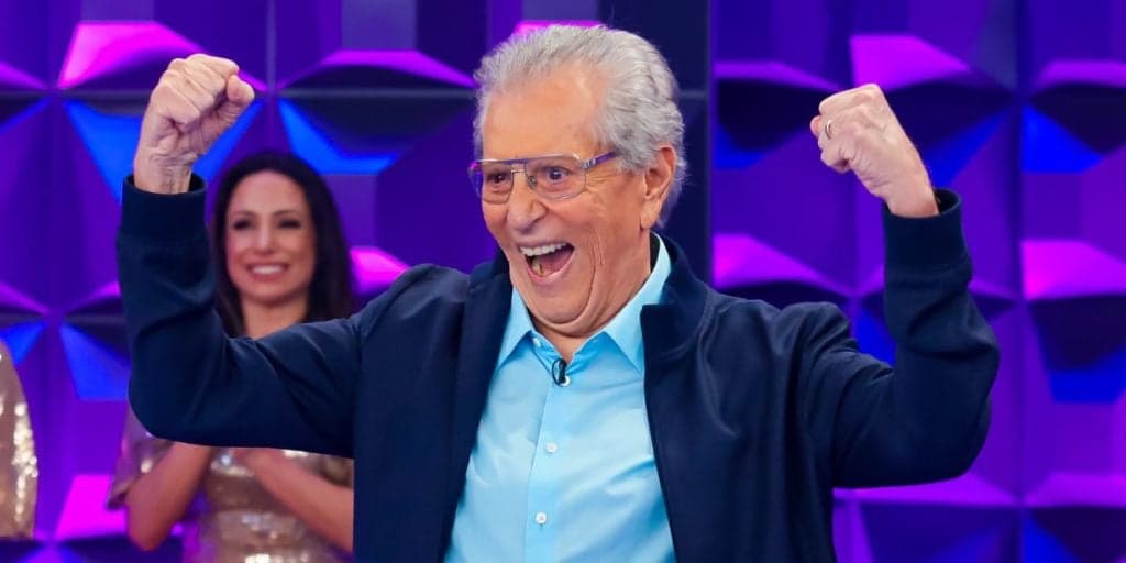 Carlos Alberto faz a alegria com 'A praça É Nossa', prova ser indispensável e ganha o amor de milhões