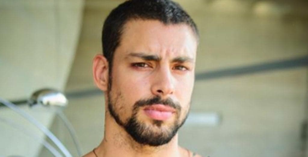 Cauã Reymond causa inveja e delírios no público com atributos avantajados