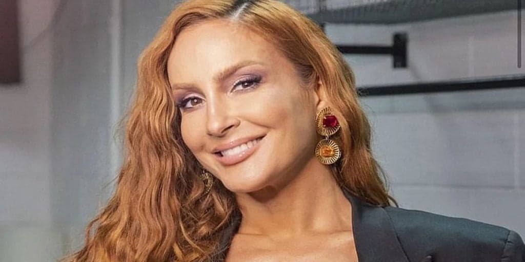 Claudia Leitte extravasa no "Domingão", é surpreendida por Huck e desaba ao vivo: "Não sei o que falar"