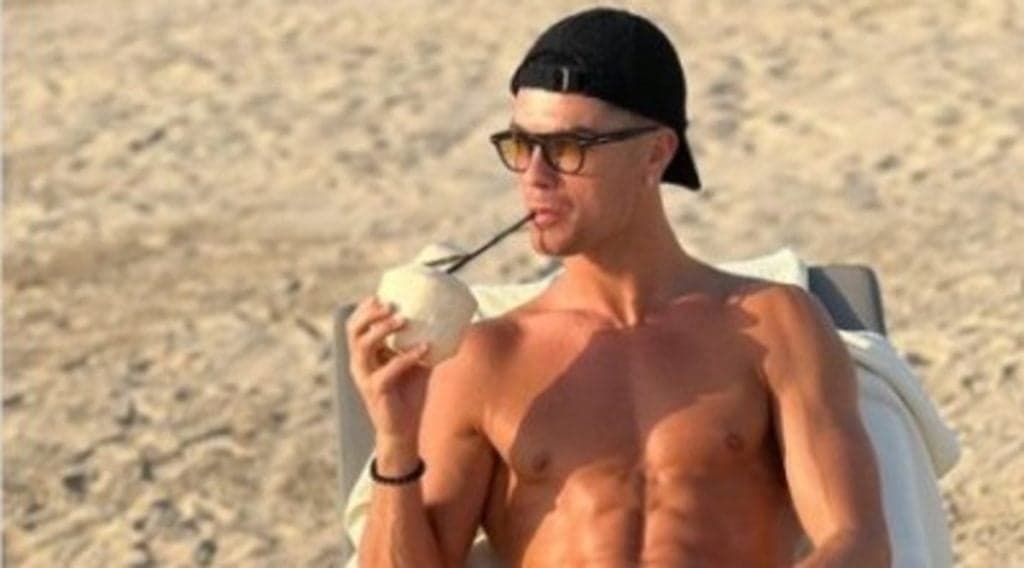 Cristiano Ronaldo aplica botox no p#nis para aumentar parte íntima e resultado é exibido em fotos de cueca