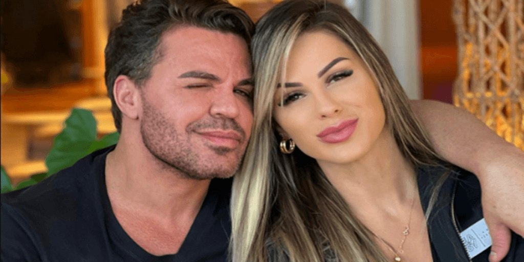 Eduardo Costa pede namorada em casamento