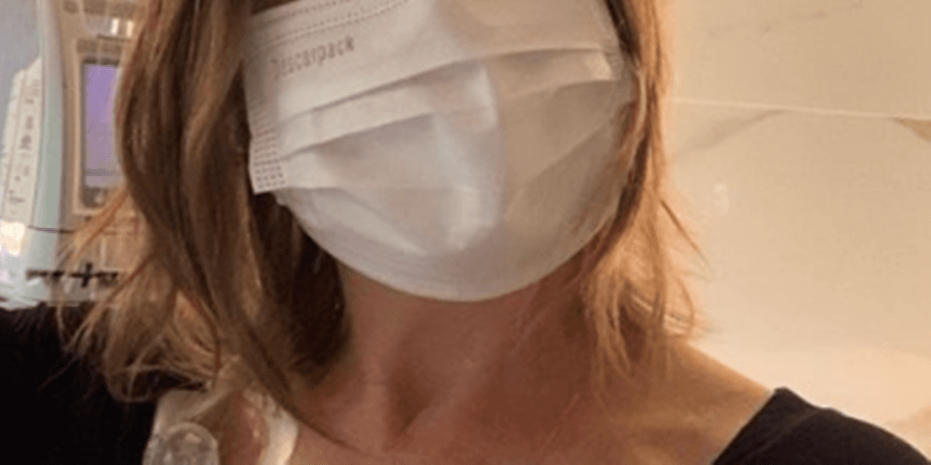Estrela da Globo, lutando contra o câncer, é surpreendida em hospital