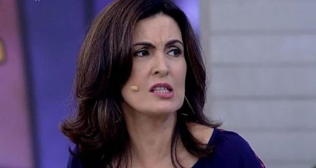 Fátima Bernardes se esgota de cobranças, chacotas e detona críticas do público: "Isso ninguém vê"