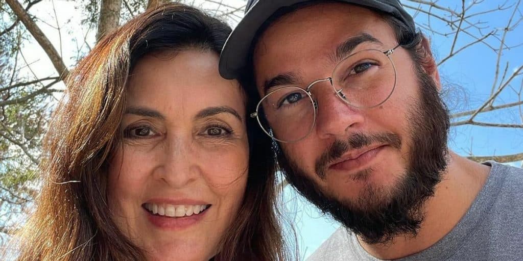 Fátima Bernardes surge com look igual de Túlio
