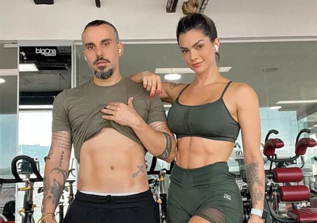 Kelly Key e marido chamam atenção com o corpão
