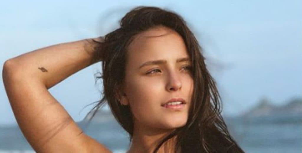 Larissa Manoela lamenta estar solteira no dia dos namorados