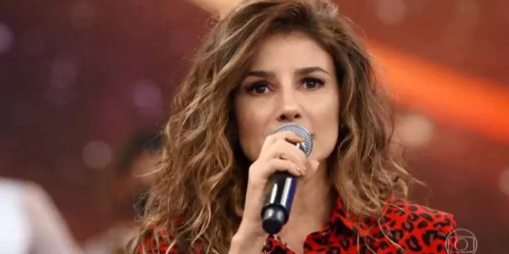 Paula Fernandes fala de sertanejos e expõe o que sofre com bastidores: "Ainda olha torto"