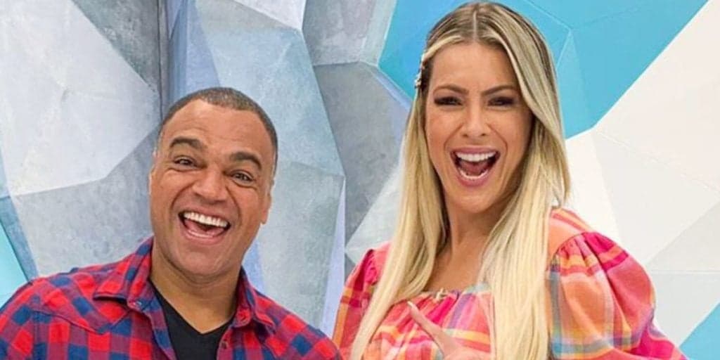 "Nesses anos todos", Denílson assume sentimentos por Renata Fan em textão e confirma: "Ao seu lado"