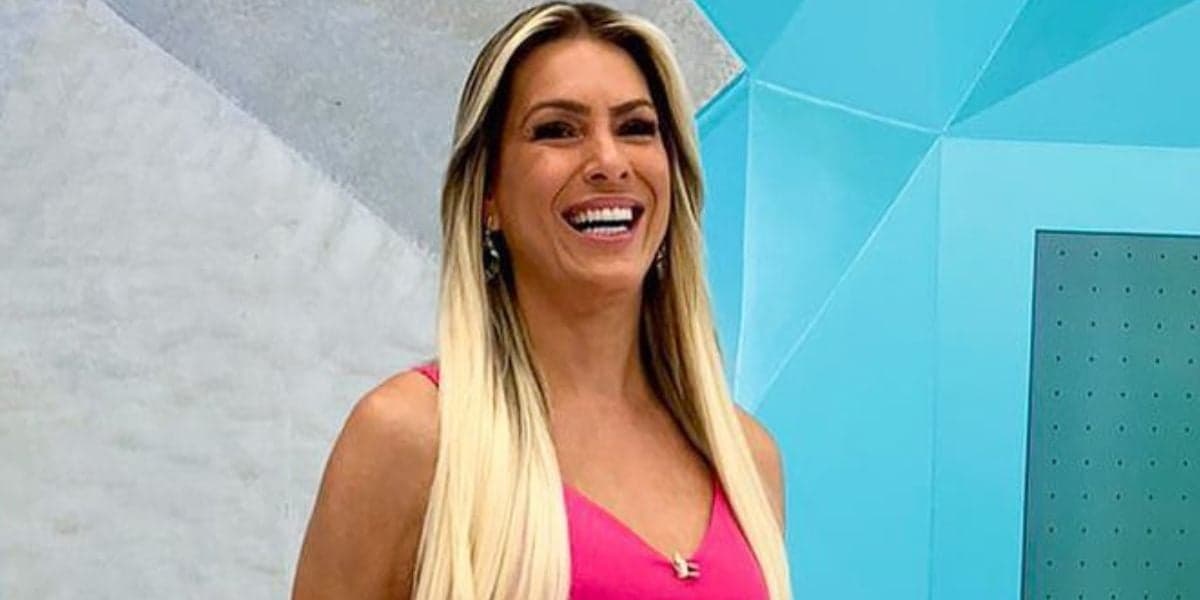 "Foi com antecedência", Renata Fan dá notícia de despedida no Jogo Aberto e confirma: "Um adeus" "Foi com antecedência", Renata Fan dá notícia de despedida no Jogo Aberto e confirma: "Um adeus"