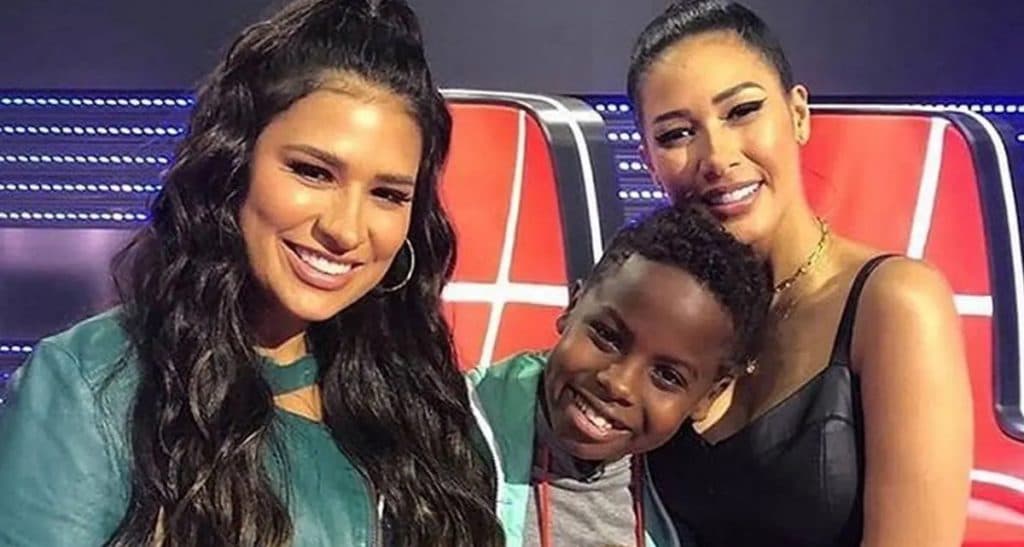Simone e Simaria fazem cena na TV com promessa a campeão do The Voice Kids, mas ele desmascara dupla e sofre